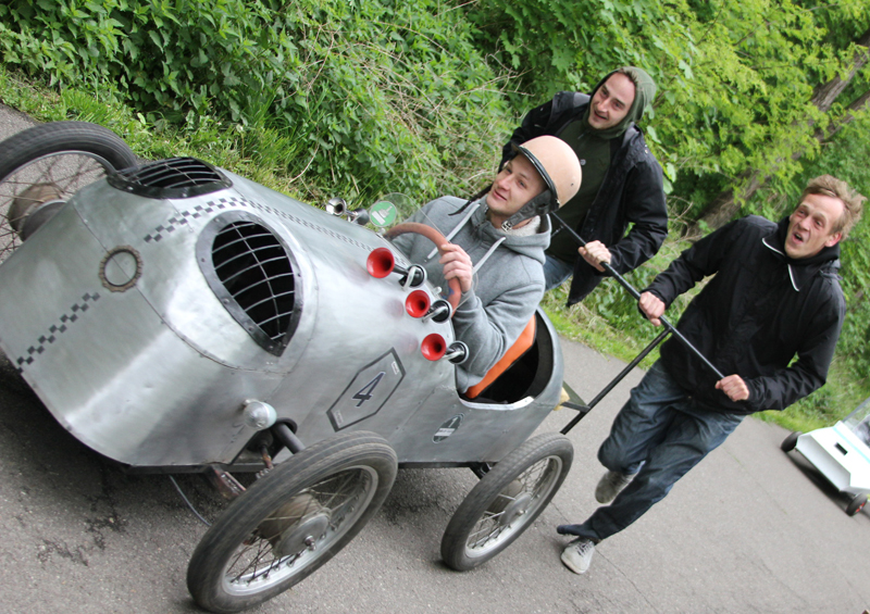MASSENSTART – Kategorie: Kinderlos: 2. Platz: Automobile Randgruppe