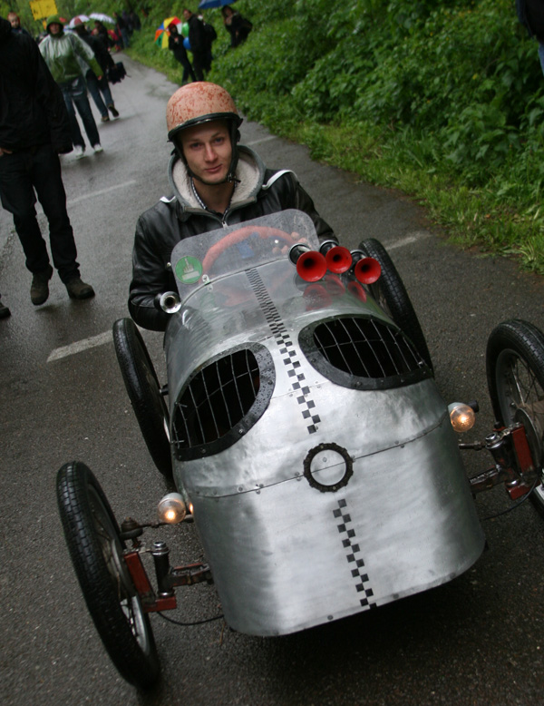 Abfahrt – Kategorie Kinderlos: 2. Platz: Automobile Randgruppe