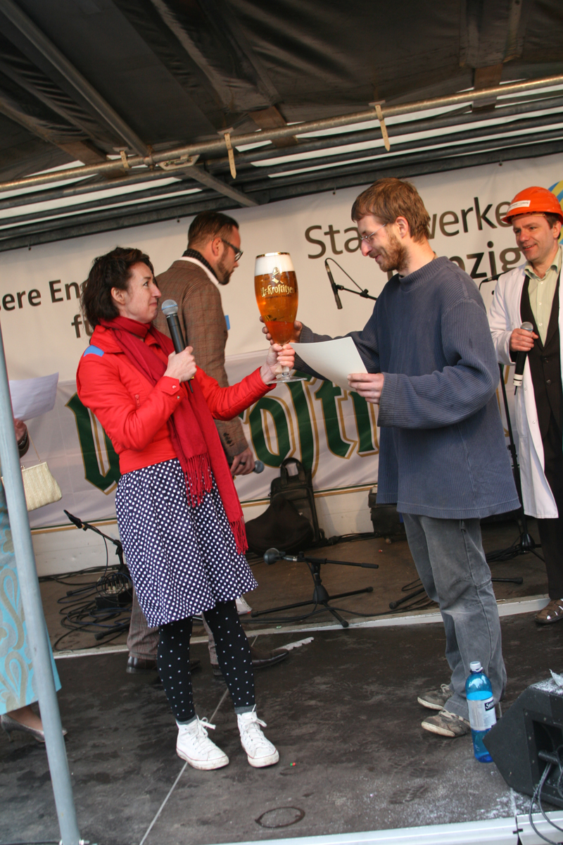 Sonderpreis der Ur-Krostitzer Brauerei für promillegenaues Einparken: Klapperstrauß