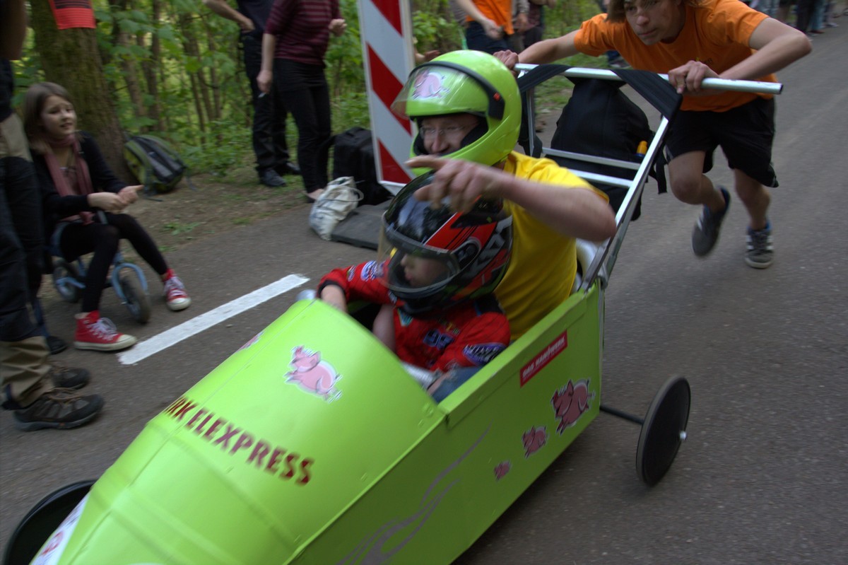 Abfahrt Familienkiste 1.Pl.: Spanferkelexpress Abfahrt Familienkiste 1.Pl.: Spanferkelexpress