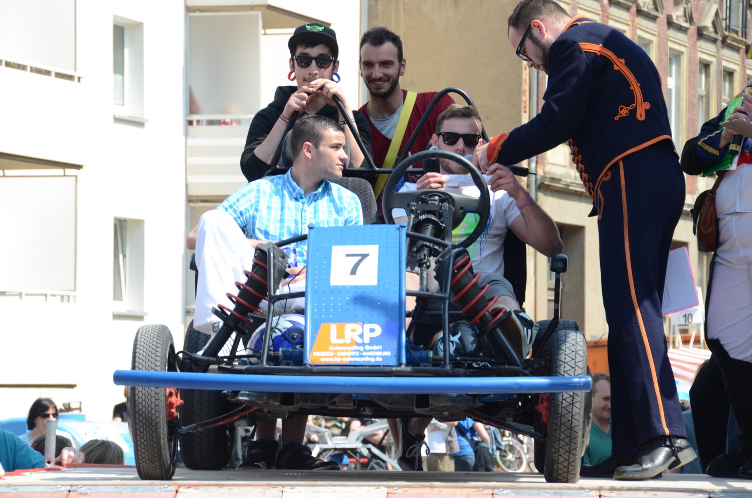 Abfahrt Kinderlose Kiste 3.Pl.: Taube Nüsschen Abfahrt Kinderlose Kiste 3.Pl.: Taube Nüsschen